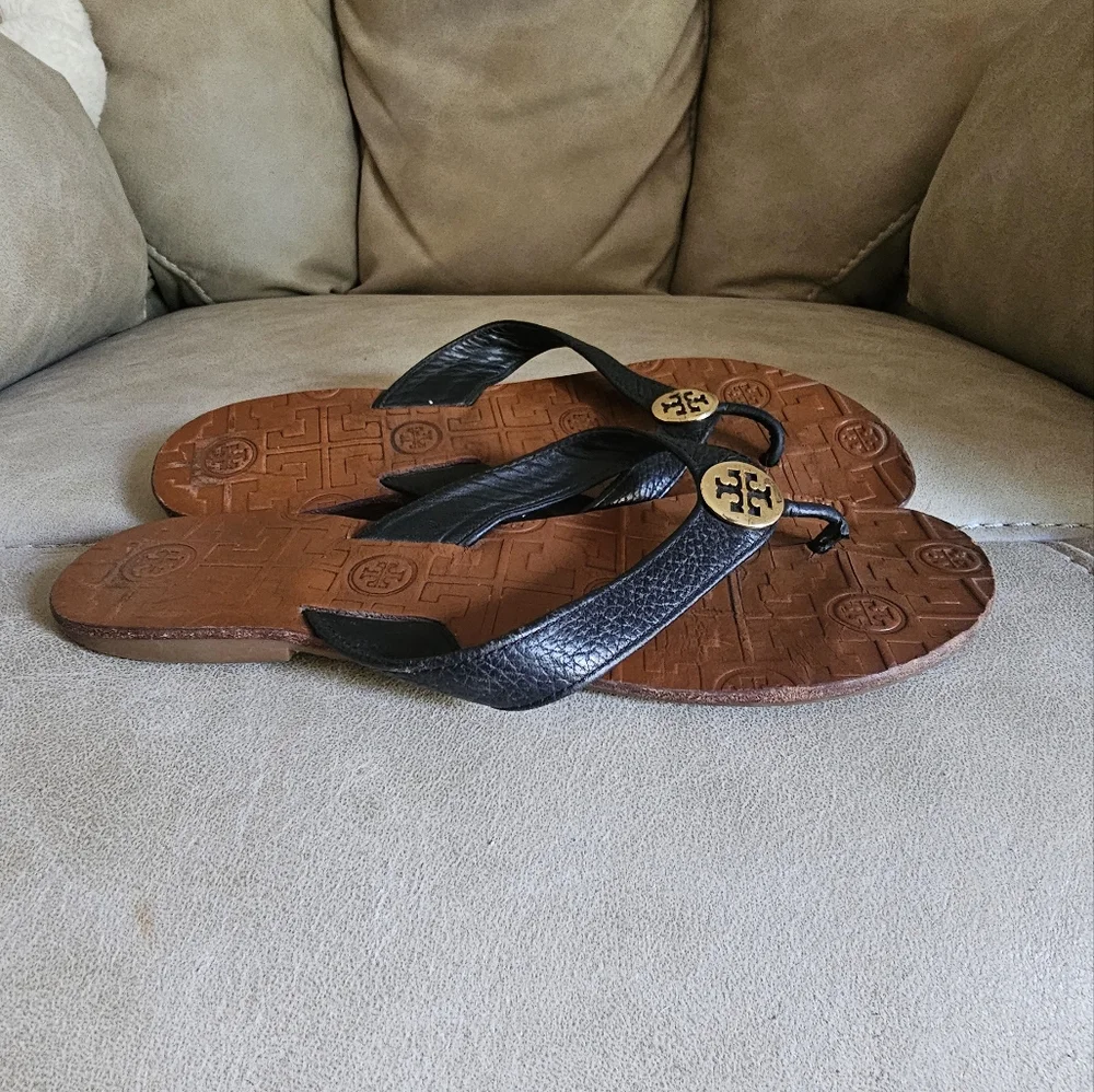 Tory Burch monogrammed leather‎ black and brown boho flip flops size 8
